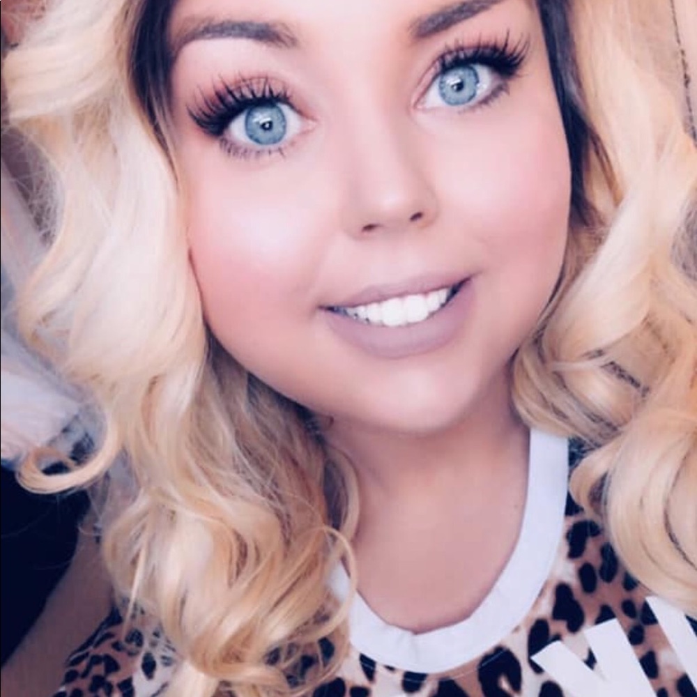 Meet your Posher, Courtney